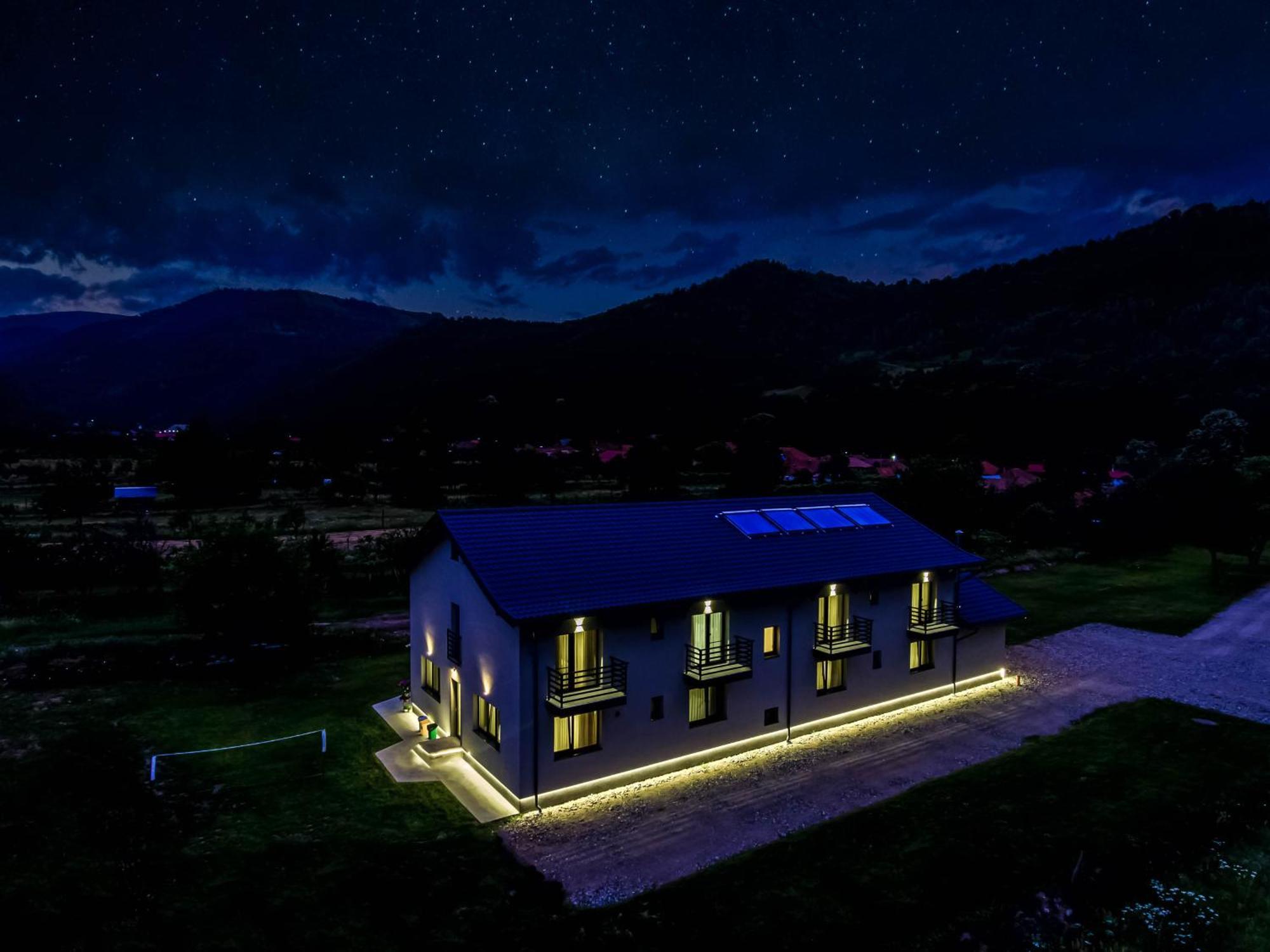 Transalpina Retreat Hotel Novaci-Straini Bagian luar foto