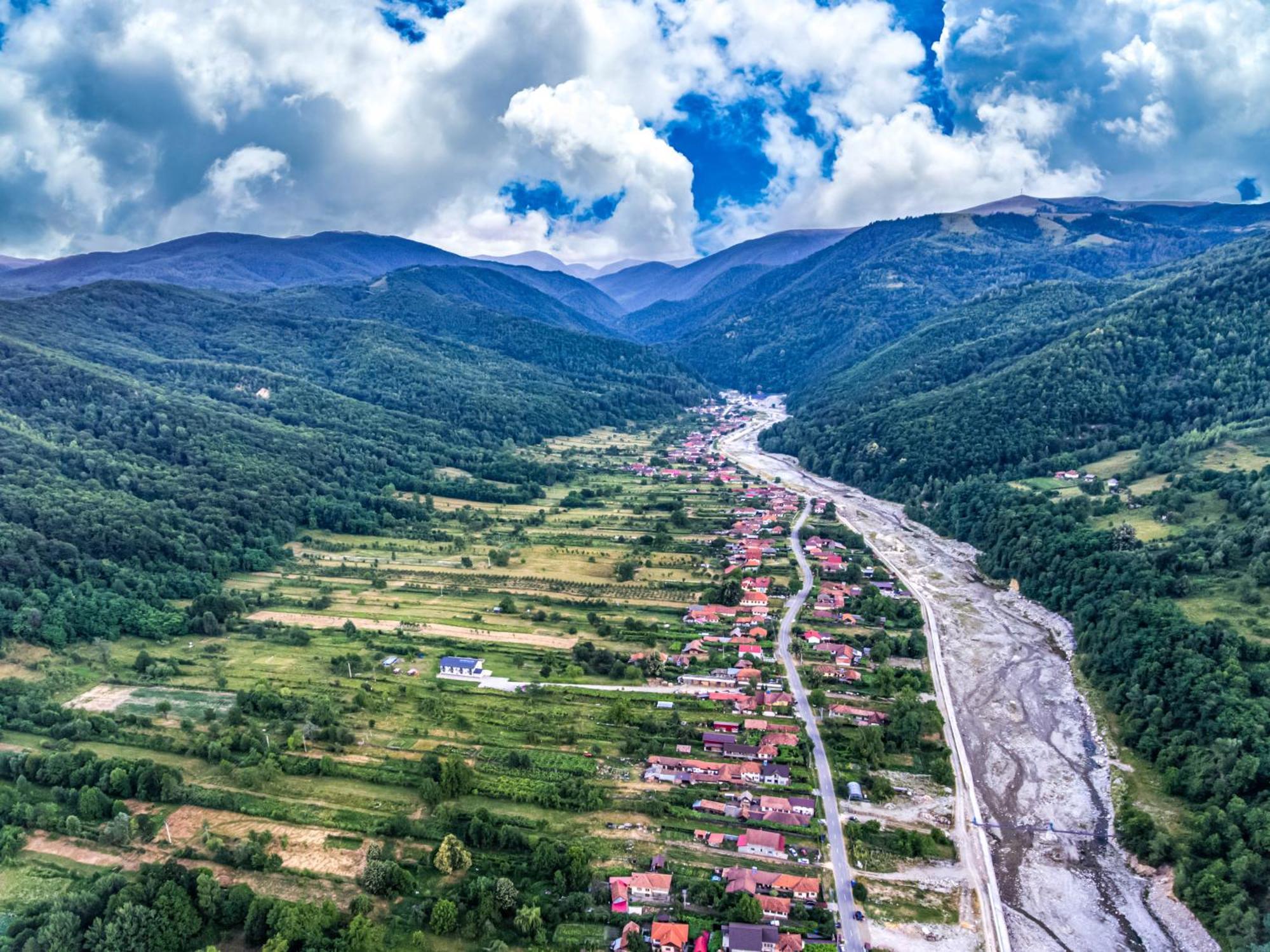Transalpina Retreat Hotel Novaci-Straini Bagian luar foto
