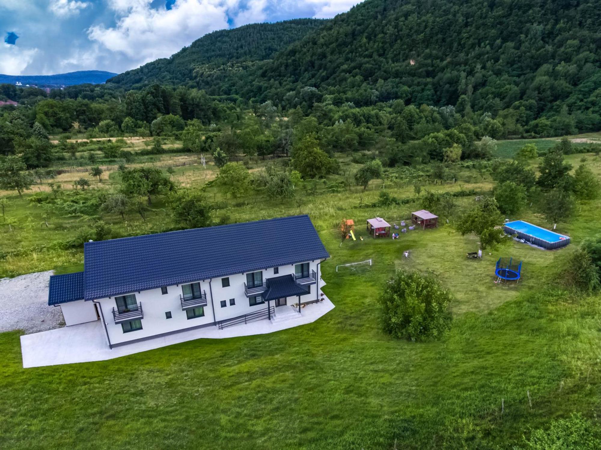 Transalpina Retreat Hotel Novaci-Straini Bagian luar foto