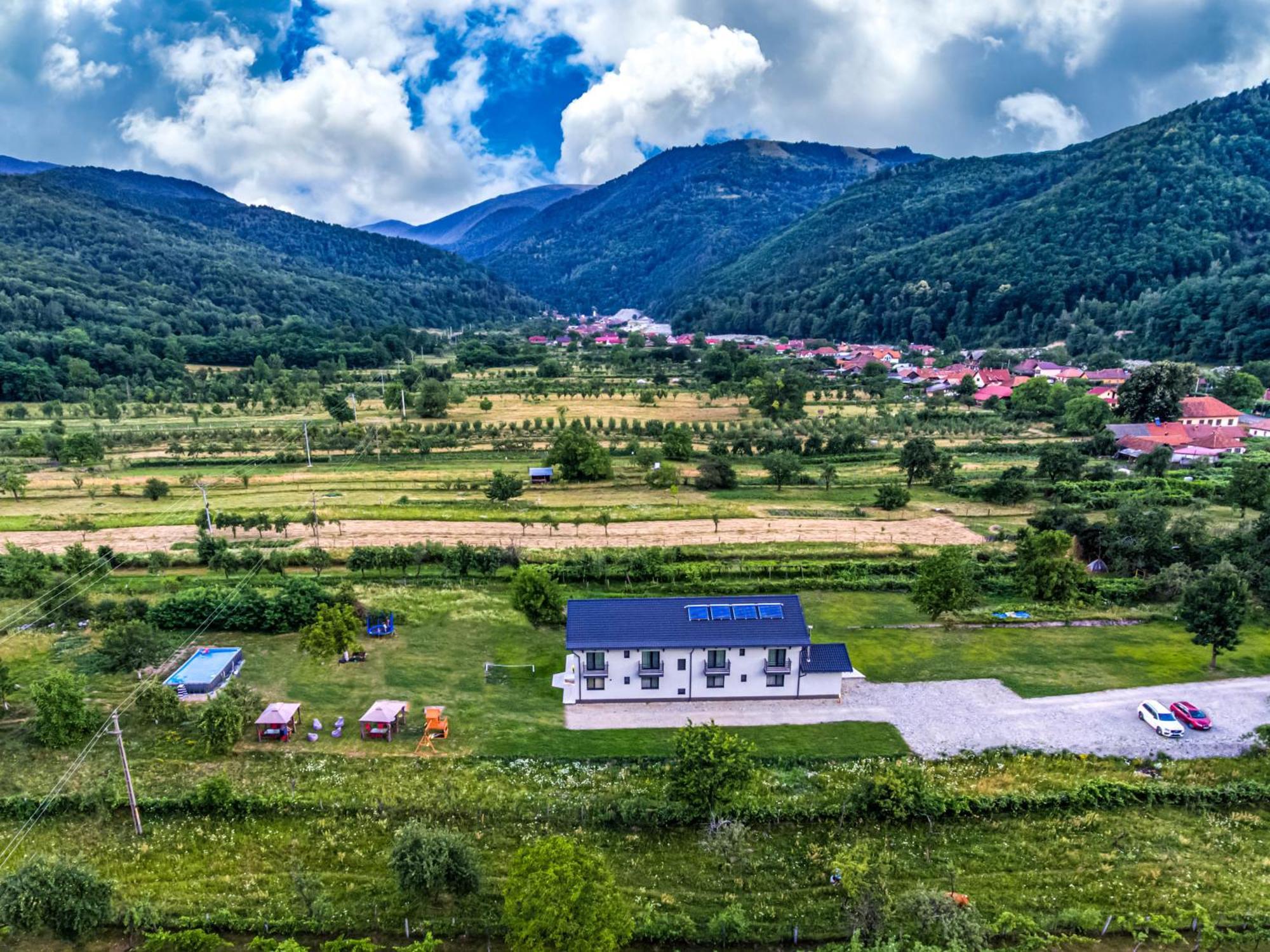 Transalpina Retreat Hotel Novaci-Straini Bagian luar foto