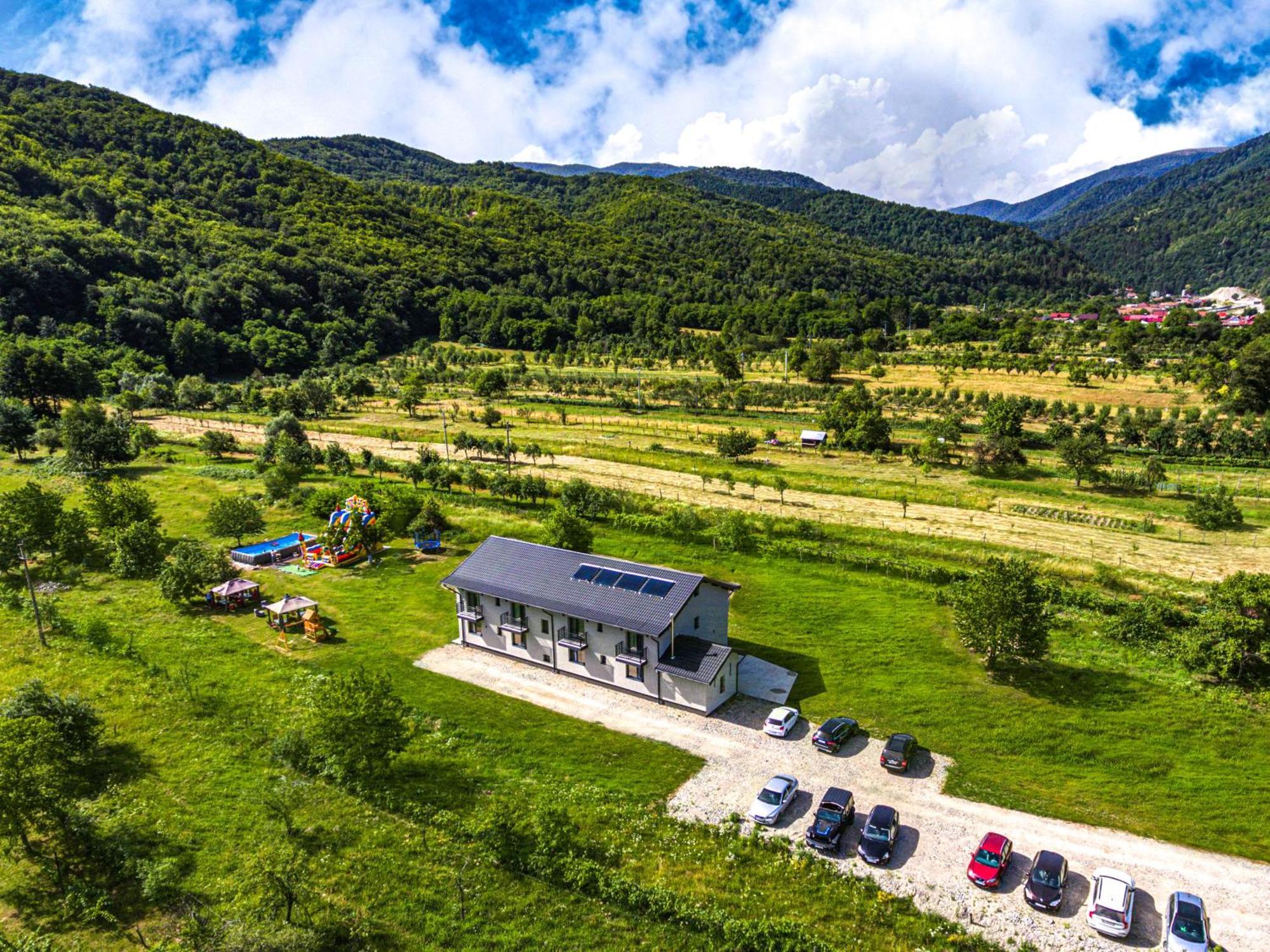 Transalpina Retreat Hotel Novaci-Straini Bagian luar foto