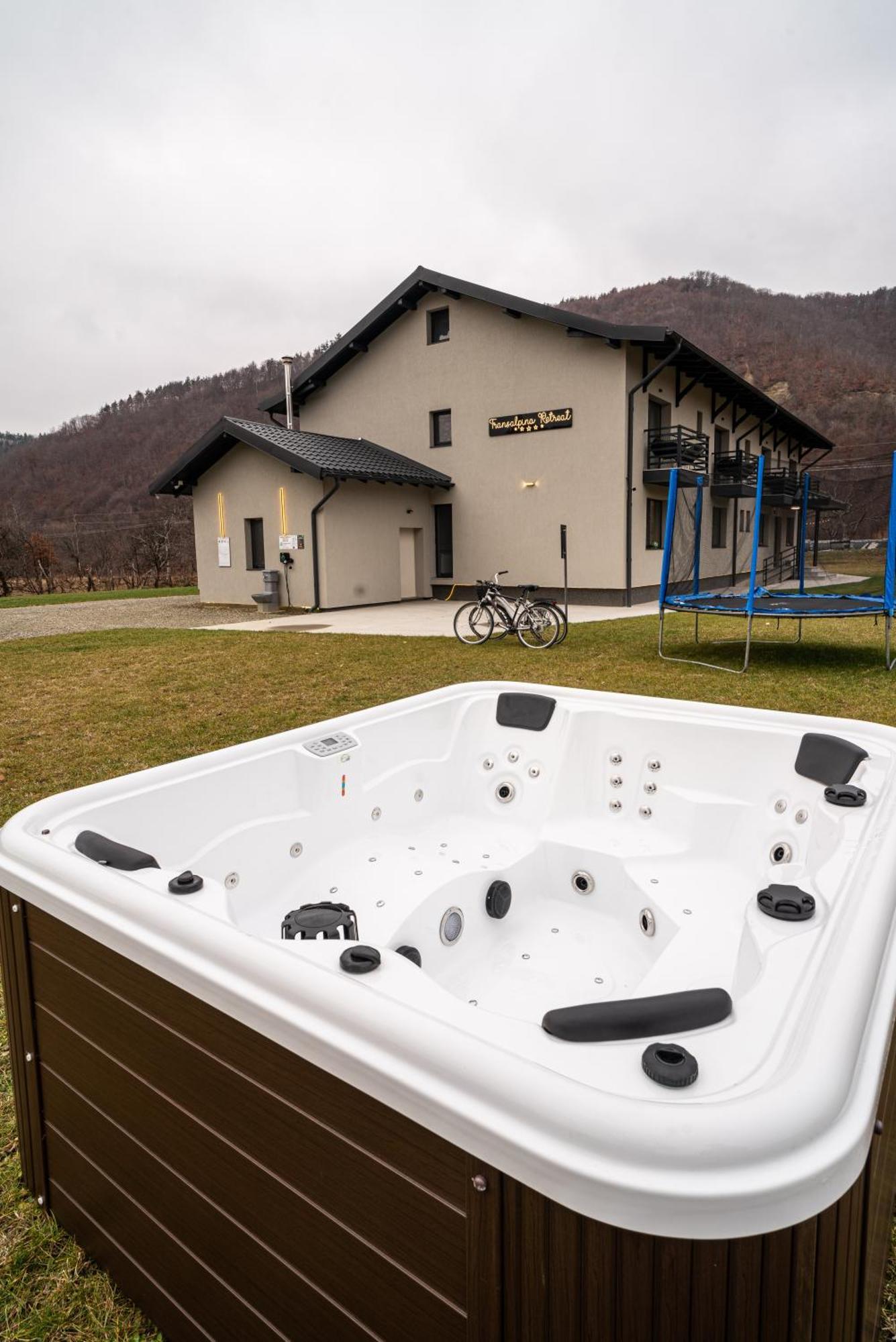 Transalpina Retreat Hotel Novaci-Straini Bagian luar foto